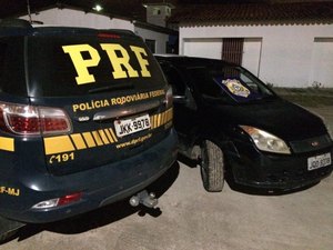 PRF prende dois e recupera carros roubados no Pilar e em Rio Largo