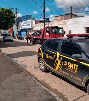 [Vídeo] Veículos estacionados em locais proibidos são recolhidos no Centro de Arapiraca