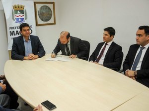 Prefeito Rui Palmeira dá posse a novo secretariado para gestão 2017/2020
