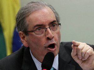 Investigado, Eduardo Cunha cancela viagem à Itália