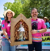 Prefeita Ceci participa da subida ao Horto do Padre Cícero com romeiros de Atalaia