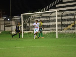 Zagueiro Rayan sente a coxa e passa a ser dúvida para jogo em Fortaleza