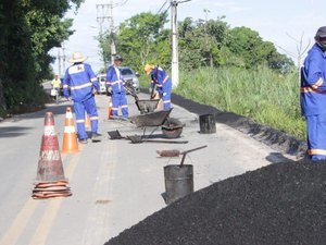 Prefeitura realiza ações na rede de drenagem e ladeira de Fernão Velho