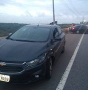 Carros sofrem colisão próximo a retorno da AL- 101 na Barra de São Miguel