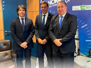 Prefeito e ministro do Turismo discutem projetos para Porto de Pedras