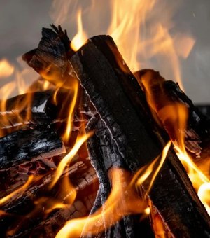 Brasileiros podem pagar até R$ 10 mil por usar fogão a lenha