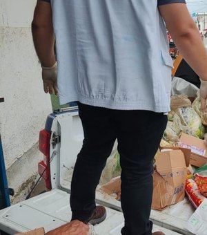 Vigilância Sanitária apreende 1.500 kg de alimentos em atacadista no bairro da Levada