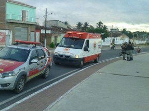 Jovem é alvejado com tiro na cabeça no Bosque das Arapiracas