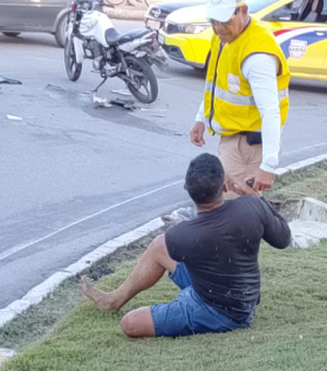 Motociclista embriagado bate em caminhão e é levado à Central de Flagrantes