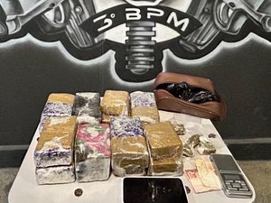 PM apreende arma de fogo, 5kg de drogas e prende dupla suspeita de homicídio no interior