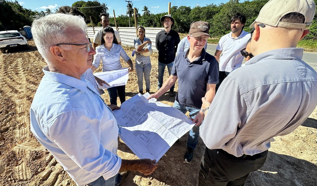 CAF e Seinfra fazem visita técnica às obras de saneamento e abastecimento de água no Litoral Norte