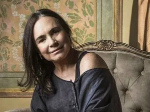 Regina Duarte comenta sobre retorno às novelas, após pazes com Globo