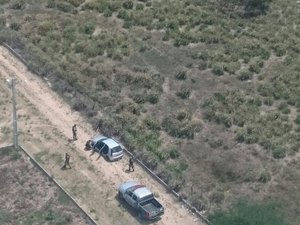 Helicóptero da PM encontra carro 'depenado'