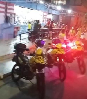 Homem é atacado brutalmente com arma branca em frente supermercado do Benedito