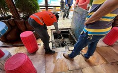 A força-tarefa flagrou o despejo da água vinda de piscinas e de tanques de peixes de “pesque e pague” direto em um açude