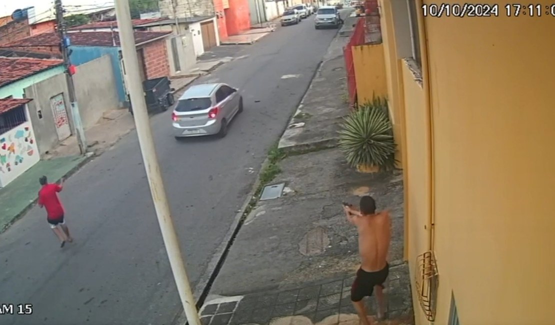 [Vídeo] DHPP divulga imagens do atentado que deixou três mortos e tenta localizar suspeitos