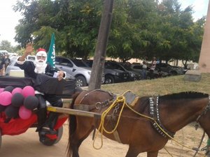 Protesto Natal de Fome é realizado pelos trabalhadores de educação em Arapiraca