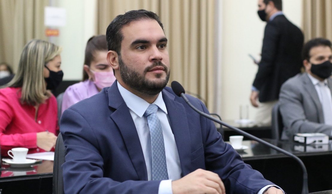 De autoria do deputado Davi Maia, lei que garante piso salarial da enfermagem é sancionada pelo Governo