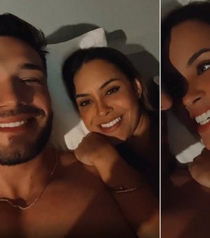 Sarah Andrade e Lucas Viana trocam chamegos ao acordar, em Alagoas
