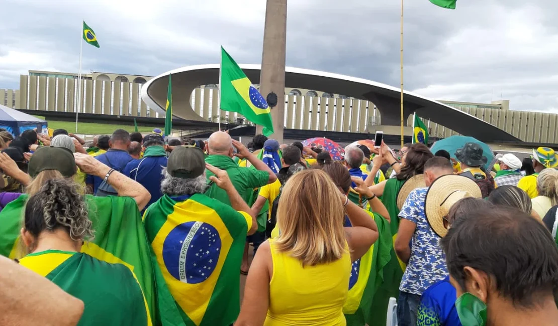 Acampados, “patriotas” tuítam para Bolsonaro: “Perdi emprego e mulher”