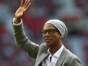 Tribunal de Justiça apreende passaporte de Ronaldinho Gaúcho