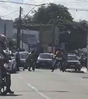Populares flagram briga de trânsito no bairro do Farol