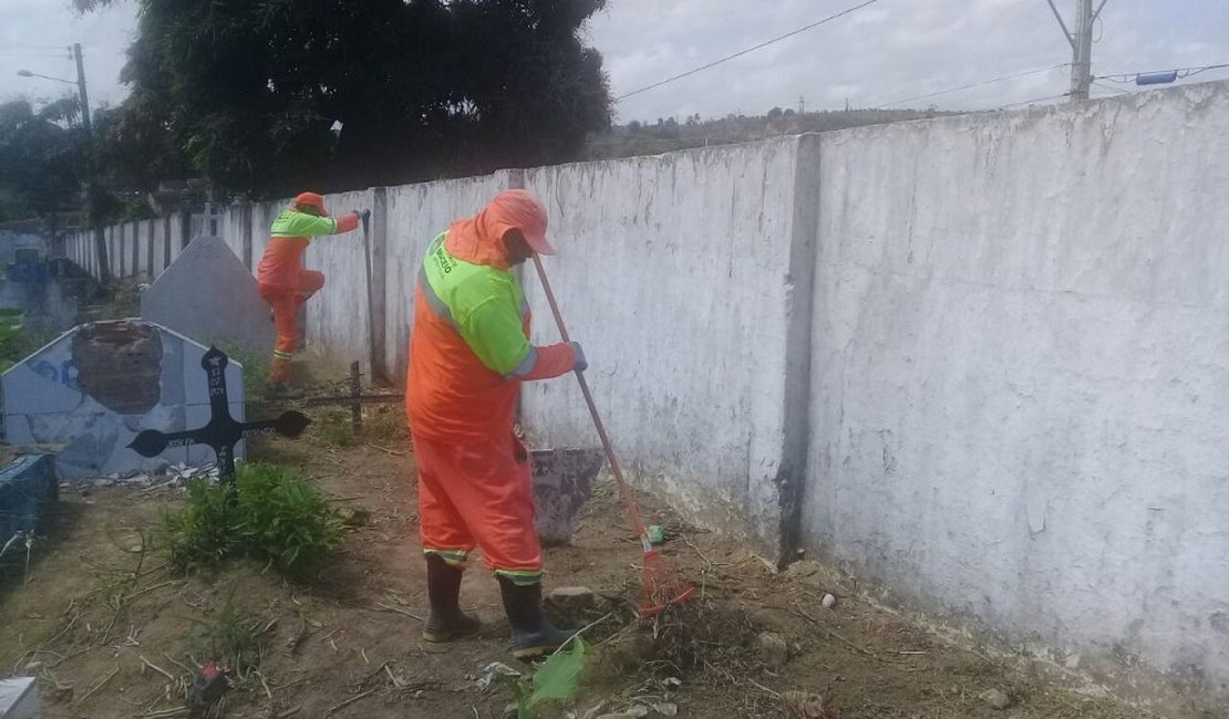 Agentes reforçam limpeza de cemitérios de Maceió para o Dia de Finados