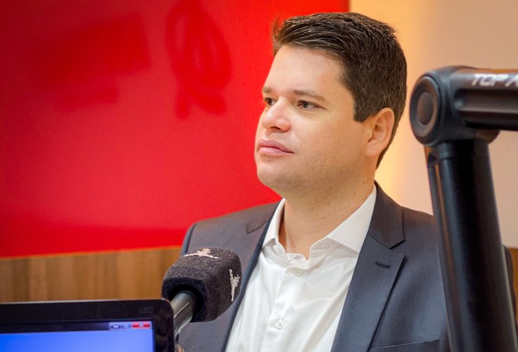 Davi Davino mantém candidatura ao Senado, mas sofre com isolamento