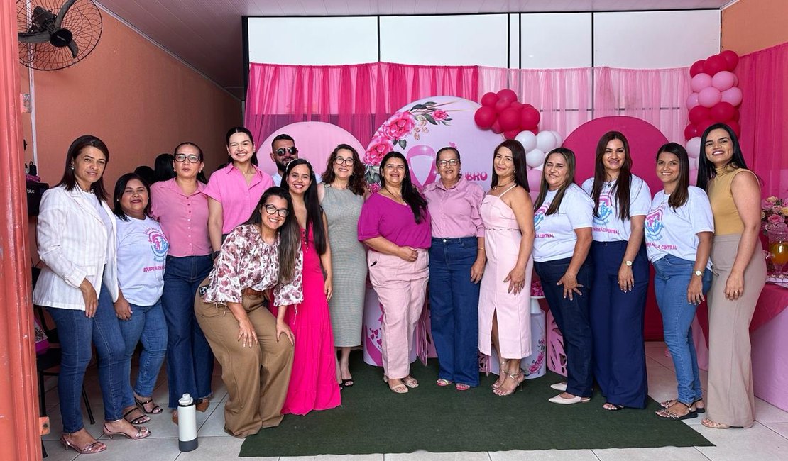 Farmácia Central de Lagoa da Canoa realiza ação especial pelo Outubro Rosa