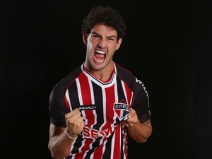 Dirigente do Bragantino abre portas a Pato e promete 'nome em sanduíche'