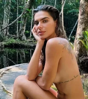 Mariana Goldfarb posa nua na natureza e desabafa: 'Me sinto cansada'