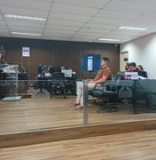 Irmã do blogueiro Adriano Farias relembra crime em Junqueiro e pede justiça durante júri