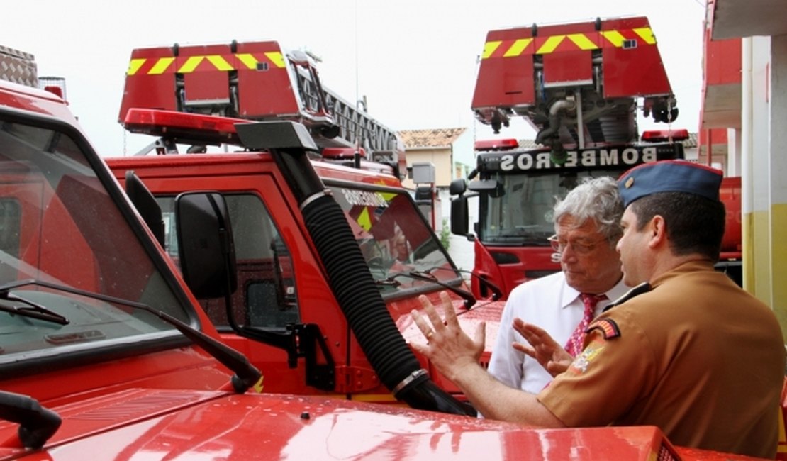 Governador  entrega viaturas ao Corpo de Bombeiros Militar