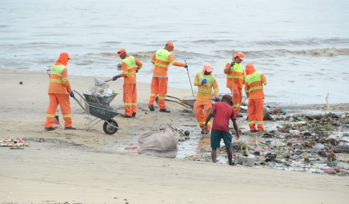 Mais de 200 toneladas de resíduos são recolhidos após fortes chuvas em Maceió