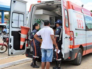 Socorristas do Samu fazem parto dentro de ambulância na Avenida Rota do Mar