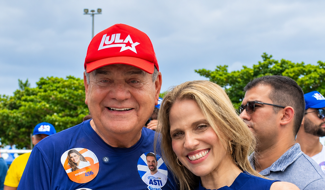 Ronaldo Lessa aparece em caminhada de JHC com boné do Lula e chama atenção