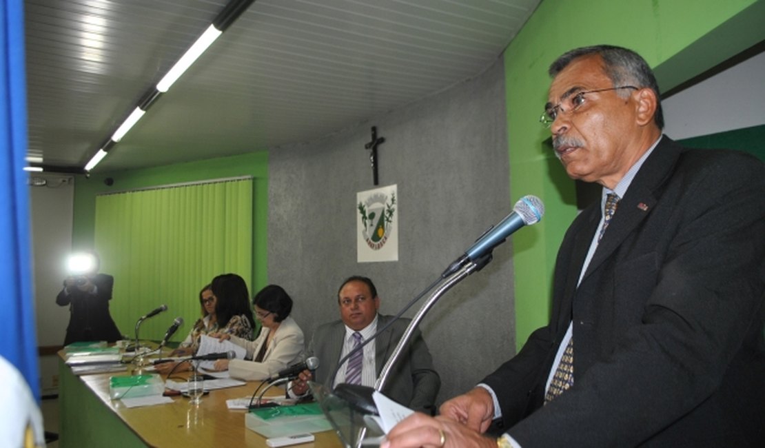 Tarcizo Freire se despede da Câmara e Josias Albuquerque assume a vaga