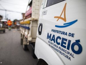Obra emergencial de drenagem interdita trecho da Amélia Rosa nesta terça-feira (9)