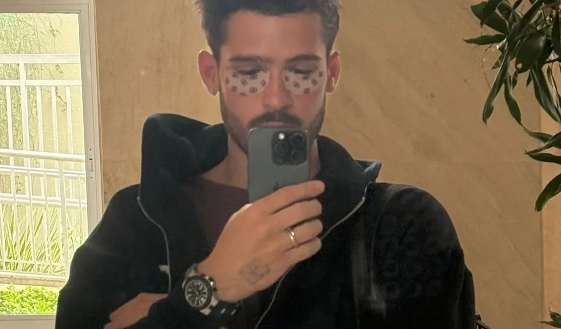 João Guilherme posa de saia e ganha elogios dos fãs na web