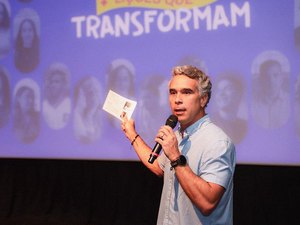 Rafael Brito lança livro em uma das universidades mais renomadas do mundo
