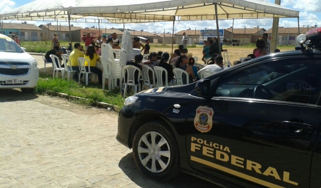[Vídeo] Justiça e Caixa reintegram moradores no Residencial do Agreste