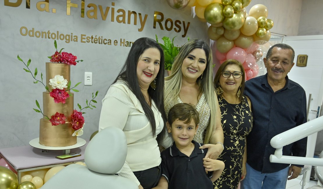 Dra. Flaviany Rosy inaugura terceiro consultório da Odonto mar com grande celebração em São Bento