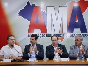 Renan Filho garante a prefeitos fazer investimentos superiores neste 2º mandato