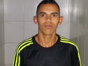 Uma pessoa é presa e três menores apreendidos suspeitos de assalto a ônibus em Maceió