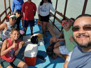 [Vídeo] Usuários do Caps visitam piscinas naturais de Porto de Pedras