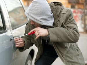 Criminosos conseguem arrombar automóveis no Centro de Maragogi