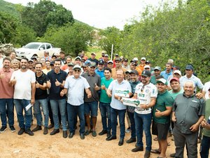 Prefeito Petrúcio Barbosa lança programa de aração de terra para fortalecer a agricultura familiar em Igaci