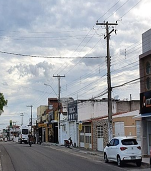 Duas mulheres roubam bolsa de idosa com mais de 3,5 mil em Delmiro Gouveia