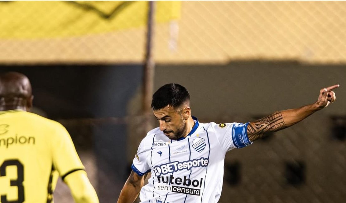 [Vídeo] Volante Camacho retorna ao CSA e já inicia trabalhos físicos