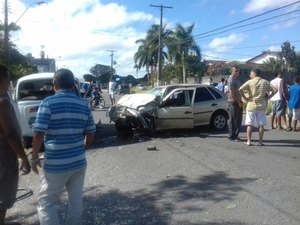 Sob efeito de álcool, motorista causa acidente envolvendo três veículos e deixa feridos